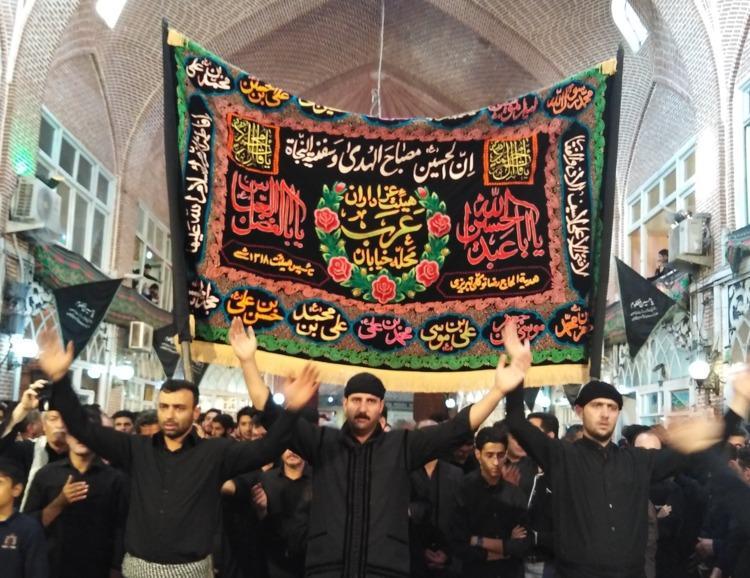 (تصاویر) عَلم میراث مظلوم عزاداری تاریخی بازار تبریز