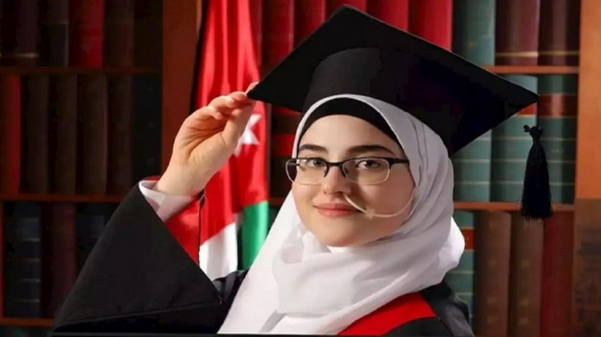 دختری که پس از ناتوانی پزشکان، خودش بیماری خود را تشخیص داد