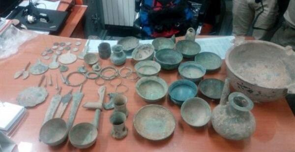کشف 18 قطعه شی تاریخی در لرستان